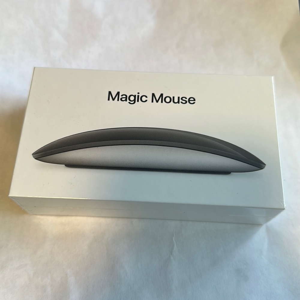 Apple Magic Mouse sealed  MMMQ3AM/A BLACK